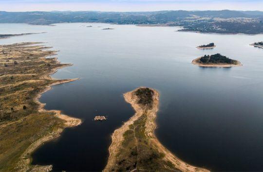 Jindabyne Lake which will have its Foreshore upgraded for accessibility as part of seven priority projects that have received New South Wales government funding.